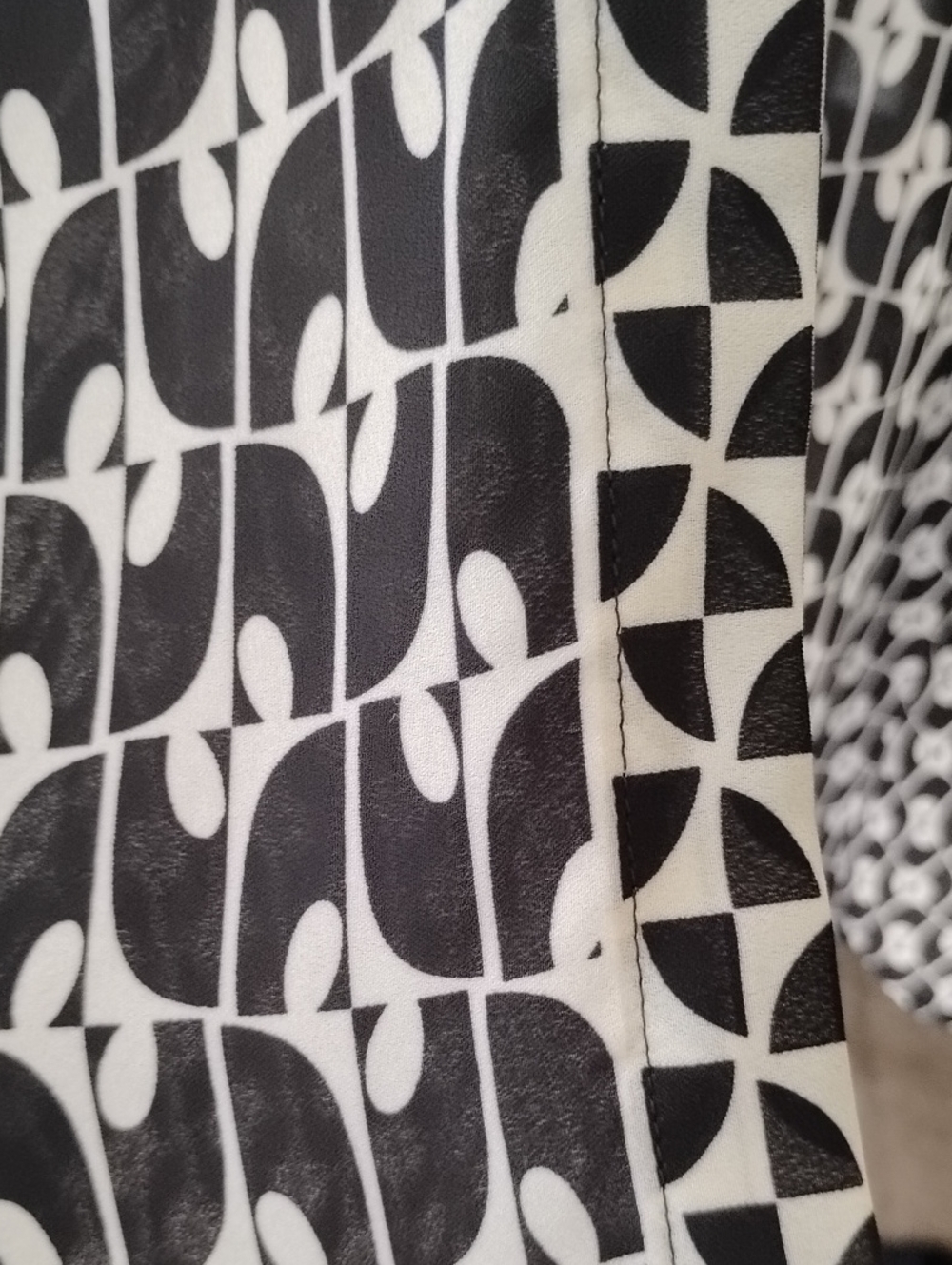 Max Studio Black and White Geometric Kimono Top - Picture 5 of 8